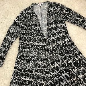Lularoe Sarah. Black and white